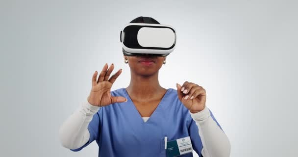 Zwarte Vrouw Dokter Virtual Reality Voor Digitale Gezondheidszorg Scroll Druk — Stockvideo