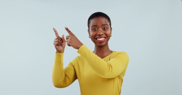 Señalar Espacio Presentación Con Rostro Mujer Negra Para Promoción Anuncio — Vídeos de Stock