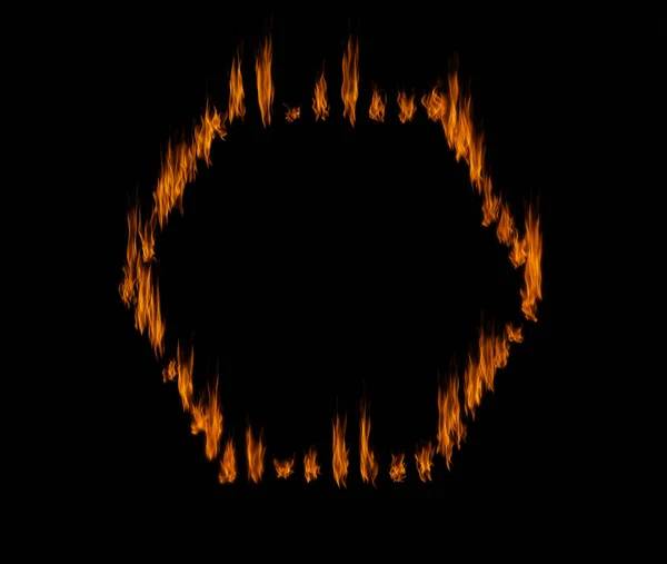ブラックバックグラウンドのオレンジ色の炎 モックアップスペースでパワーと形状 スタジオ エネルギー 自然な要素で燃える熱 六角形で可燃性および質 — ストック写真