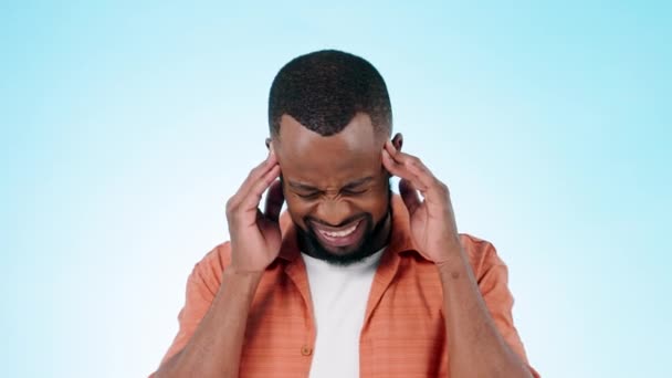 Baş Ağrısı Stres Için Stüdyoda Ağrı Tükenme Riski Mavi Arka — Stok video