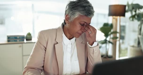 Femme Affaires Douleur Maux Tête Bureau Avec Anxiété Vertiges Crise — Video