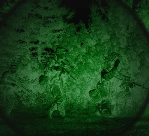 Gece Görüşü Ordu Askerler Dışarıda Güvenlik Güçleri Yeşil Işıkla Savaşıyor — Stok fotoğraf