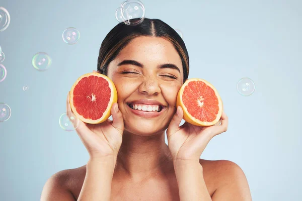 Glimlach Vrouw Grapefruit Huidverzorging Studio Voor Natuurlijke Cosmetische Wellness Grijze — Stockfoto
