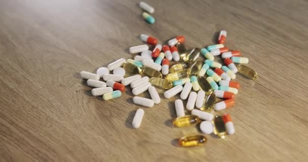 Närbild Piller Sjukvård Och Medicin Träbord Kosttillskott Och Läkemedel Med — Stockvideo