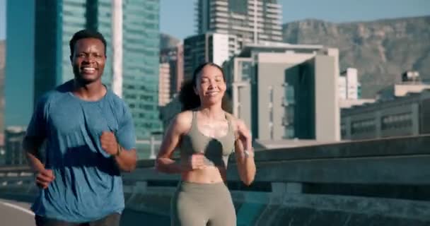 Fitness Bem Estar Casal Feliz Cidade Correndo Estrada Para Exercício — Vídeo de Stock