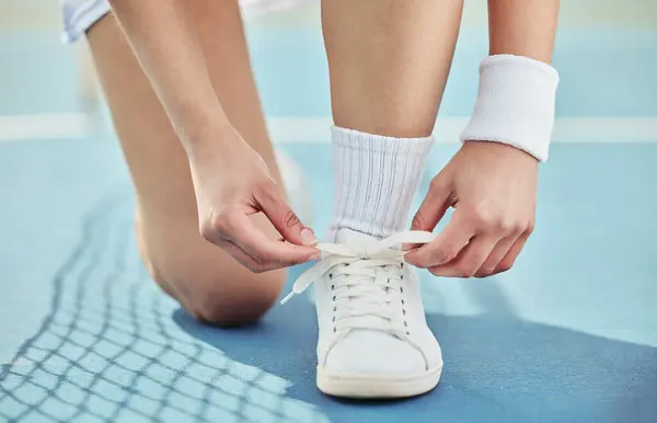 Händerna Slips Sneakers Och Starta Tennis Spel Person Plan Med — Stockfoto