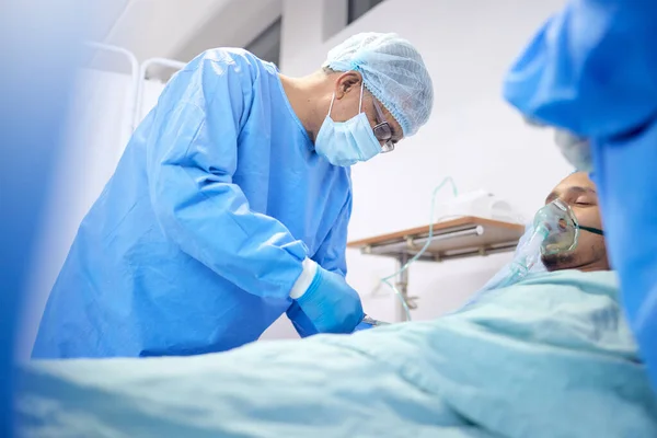 Patienten Krankenhaus Und Chirurgenteam Oder Notdienst Für Die Medizinische Versorgung — Stockfoto