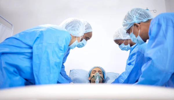 Patiënt Ziekenhuis Chirurg Team Met Bed Voor Spoedeisende Hulp Gezondheidszorg — Stockfoto