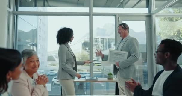 Præmie Glad Kvinde Eller Business Team Fejre Bifald Eller Ros – Stock-video
