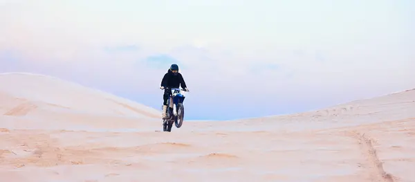 Ралли Пустыня Спортсмен Рулем Мотоцикла Действий Приключений Фитнеса Производительностью Адреналином — стоковое фото