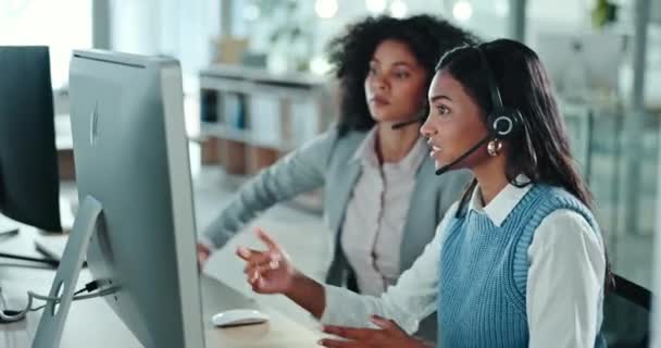 Kobiety Kierownik Zespołu Wsparcie Call Center Doradztwo Opinie Temat Rozwiązania — Wideo stockowe