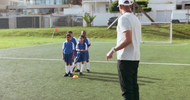 Piłka Nożna Dzieci Szkolenia Gry Ćwiczeń Sportowych Treningu Ćwiczeń Boisku — Wideo stockowe