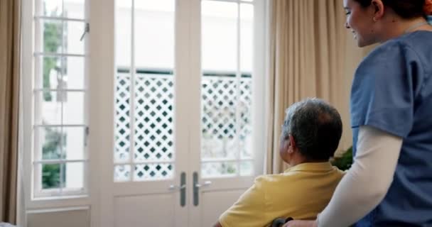 Anciano Hombre Silla Ruedas Enfermero Con Comunicación Para Apoyo Sanitario — Vídeos de Stock