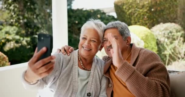 Video Call Happy Senior Couple Garden Fresh Air Bond Together — Stock Video