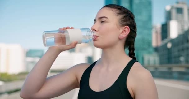 Cidade Fitness Mulher Bebendo Água Bem Estar Exercício Com Bem — Vídeo de Stock