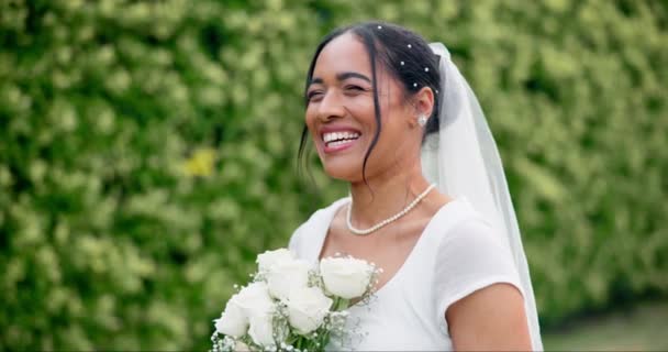 Bryllup Haven Brud Med Smil Buket Roser Til Fejring Kærlighed – Stock-video