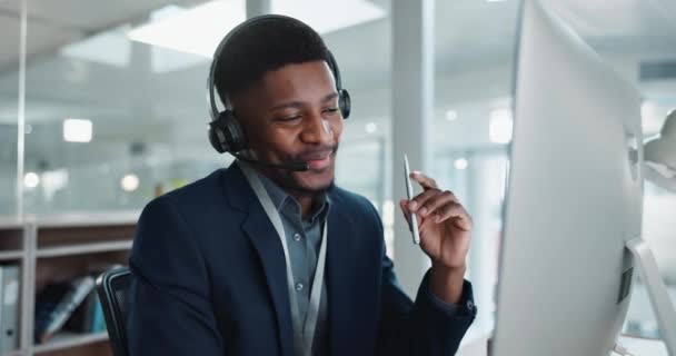 Computadora Call Center Hombre Negro Hablando Telemarketing Soporte Técnico Help — Vídeo de stock
