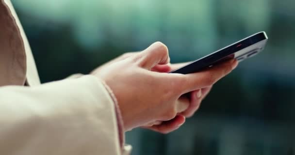 Akıllı Telefonu Olan Eller Kadın Internet Daktilo Bağlantısı Sosyal Medya — Stok video