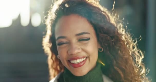 Sabah Mutlu Şehirdeki Kadını Kariyeri Işi Fırsatı Için Işe Gidip — Stok video