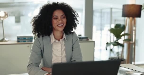 Comunicación Videollamada Mujer Laptop Oficina Para Asesoría Empresarial Conversación Trabajo — Vídeos de Stock