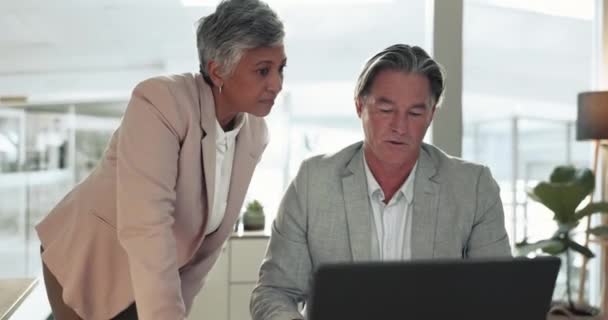 Asesoramiento Corporativo Charlas Gente Negocios Con Laptop Para Planificación Estrategia — Vídeo de stock