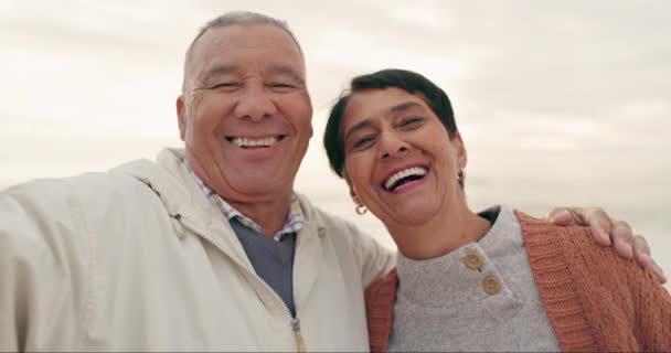 Lustiges Älteres Paar Und Gesicht Selfie Freien Für Urlaub Urlaub — Stockvideo