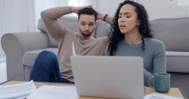 Ansia Laptop Finanza Con Paio Sottolineato Circa Contabilità Durante Depressione — Video Stock