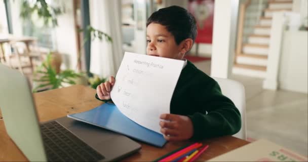 Laptop Videó Hívás Learning Egy Diák Fiú Otthonában Távoli Osztály — Stock videók