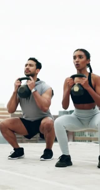 Personal Trainer Man Woman Kettlebell Rooftop Weightlifting Squat Outdoor Exercise — Stock Video