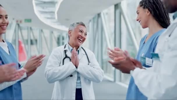 Lekarze Pielęgniarki Brawa Dla Wsparcia Dziękuję Sukces Chwały Szpitala Wiadomości — Wideo stockowe