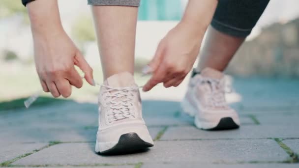 Фитнес Спорт Руки Завязывать Обувь Городе Бега Марафон Тренировки Упражнения — стоковое видео