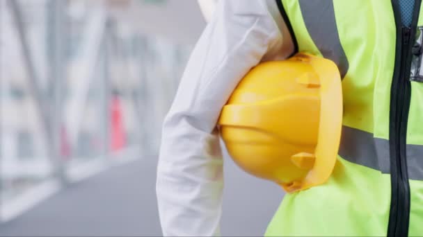 Bauarbeiter Helm Und Technik Wartung Und Renovierung Mit Bauunternehmer Auf — Stockvideo