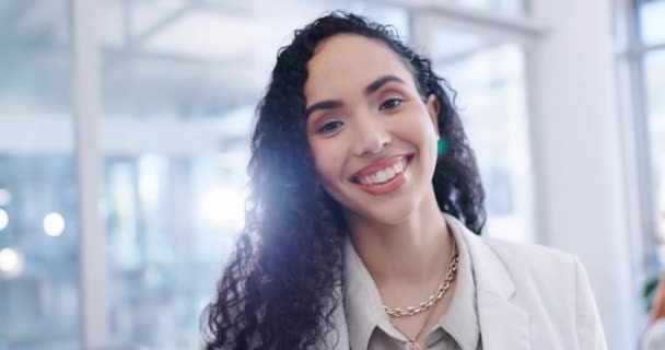 Mutlu Yüz Kadını Ofiste Şirket Işyerinde Heyecanlı Muhasebe Çalışanı Kendine — Stok video