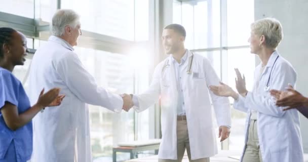 Reunião Aplausos Médicos Apertando Mãos Para Sucesso Bom Trabalho Promoção — Vídeo de Stock