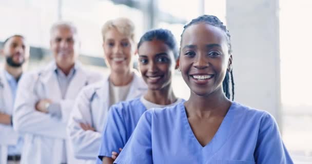Rostro Médicos Equipo Sonrisa Por Los Servicios Salud Apoyo Hospitalario — Vídeos de Stock