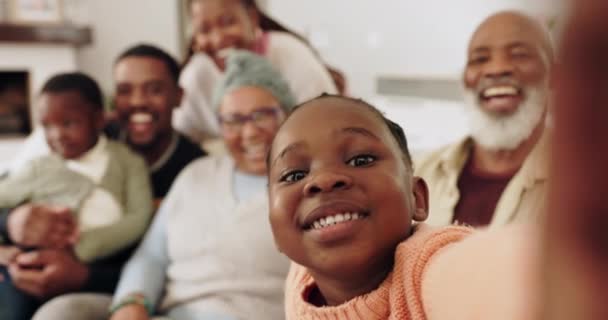 Familie Selfie Gelukkig Kind Bank Thuis Met Moeder Grootouders Kinderen — Stockvideo