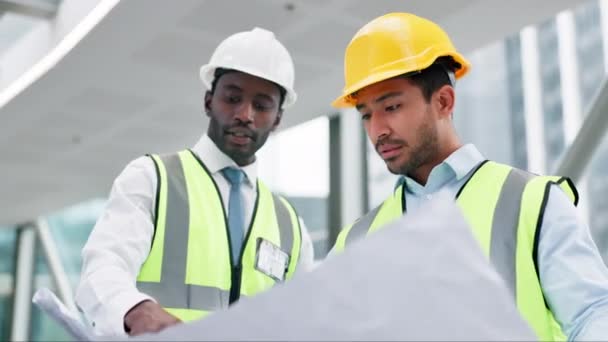 Lidé Inženýrství Plánování Plánem Pro Stavební Vývoj Návrhy Spolupráci Nebo — Stock video
