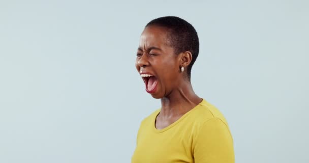 Stres Anksiyete Stüdyoda Bağıran Siyah Kadın Sinirli Hayal Kırıklığına Uğramış — Stok video