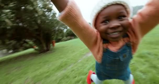 Criança Brincadeira Mãos Pai Girando Movimento Círculo Para Tempo Colagem — Vídeo de Stock
