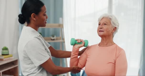 Donna Anziana Fisioterapia Esercizio Manubri Valutazione Sanitaria Test Benessere Controllo — Video Stock