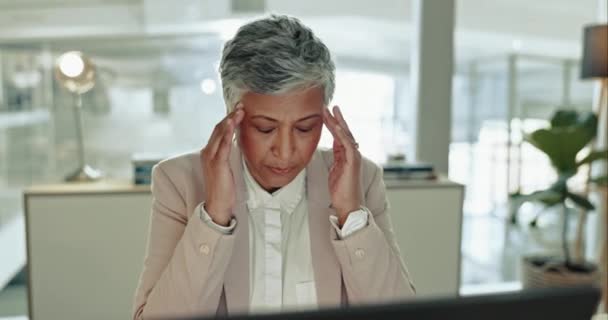 Femme Affaires Épuisement Professionnel Maux Tête Bureau Avec Anxiété Fatigue — Video