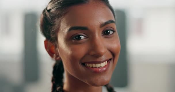 Indian Woman Wink Smile Face Secret Gossip Funny Emoji Show — Stock Video