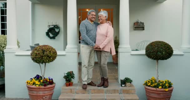 Nový Dům Starší Páry Milují Rádi Pronajímají Hypotéku Nemovitosti Investice — Stock video