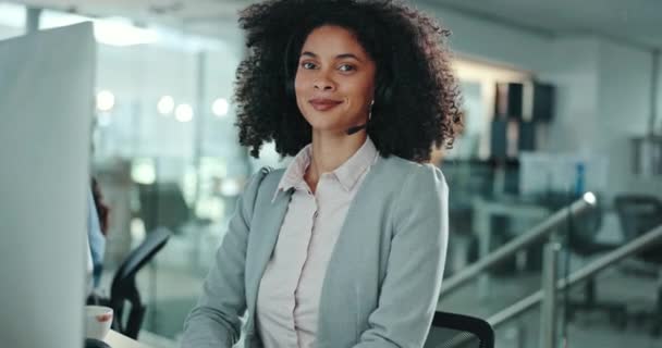 Kadın Portre Çağrı Merkezi Müşteri Hizmetleri Tele Pazarlama Için Çalışan — Stok video