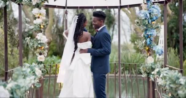 Mariage Danse Couple Noir Dans Jardin Avec Amour Célébration Avenir — Video