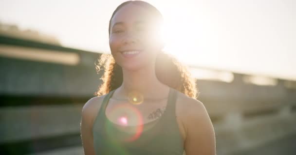 Ansigt Kvinde Med Fitness Smil Wellness Med Linse Flare Træning – Stock-video
