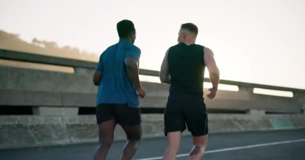 Přátelé Běh Cvičení Rozmanitostí Trénink Komunikace Sportovním Oblečením Maratonu Motivace — Stock video