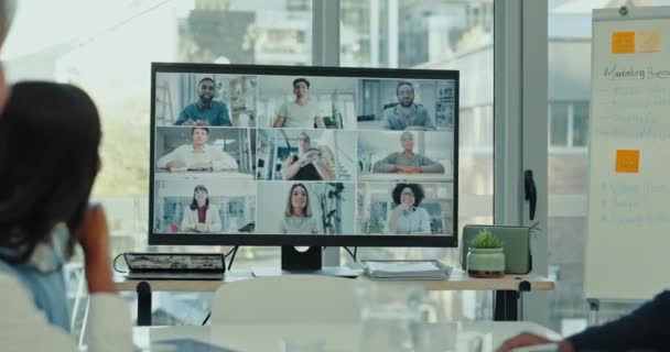 ビデオ通話 ビジネスの人々は ディスカッション オンライン会話のために画面上にいます ウェビナー オフィスでのコミュニケーションのための企業 コラボレーション — ストック動画