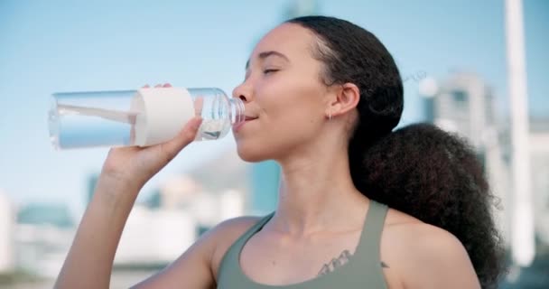 Miasto Fitness Kobieta Pitnej Wody Zmęczony Ćwiczenia Wellness Trening Lub — Wideo stockowe