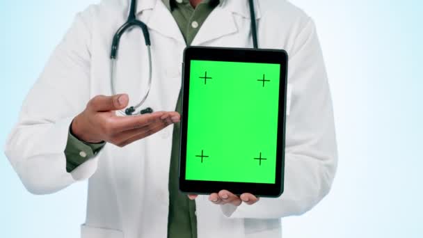 Lekarz Ręce Zielony Ekran Tabletu Studio Reklamy Aplikacji Opieki Zdrowotnej — Wideo stockowe